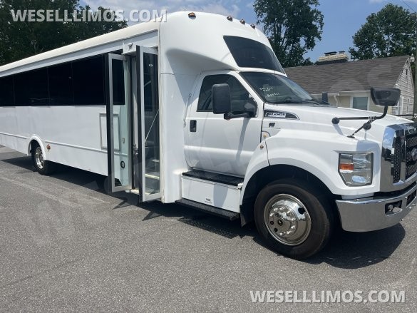 2017 Ford F650 Shuttle Bus