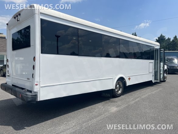 2017 Ford F650 Shuttle Bus