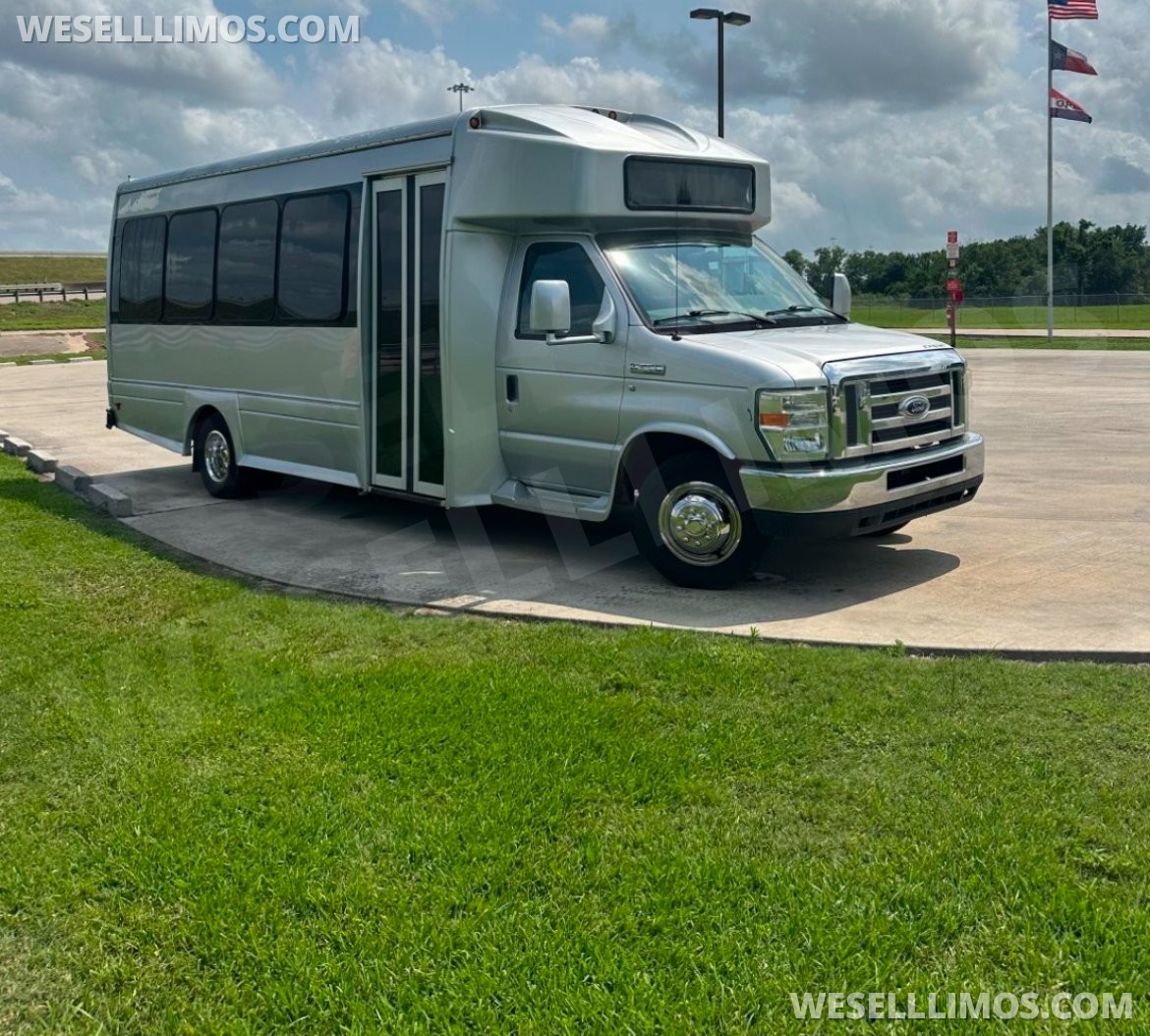 Limo Bus for sale: 2009 Ford E450