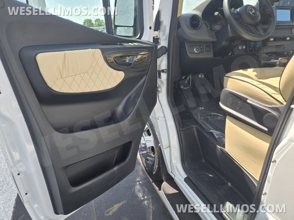 2019 Midwest Automotive Designs Mercedes-Benz Luxe Cruiser Luxury Sprinter