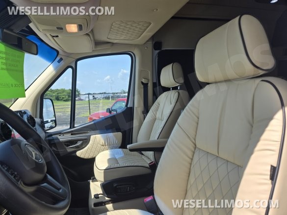 2019 Midwest Automotive Designs Mercedes-Benz Luxe Cruiser Luxury Sprinter