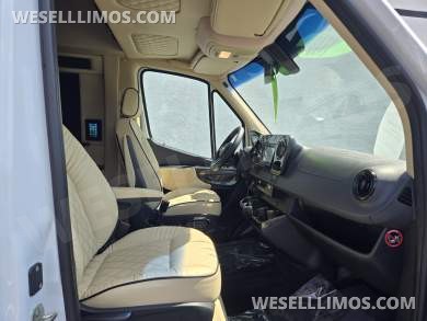 2019 Midwest Automotive Designs Mercedes-Benz Luxe Cruiser Luxury Sprinter