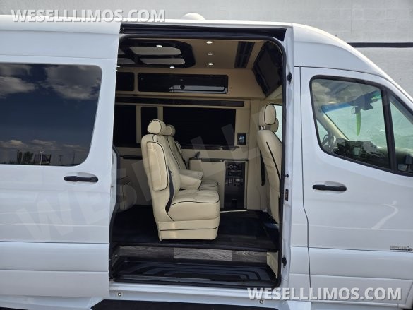2019 Midwest Automotive Designs Mercedes-Benz Luxe Cruiser Luxury Sprinter
