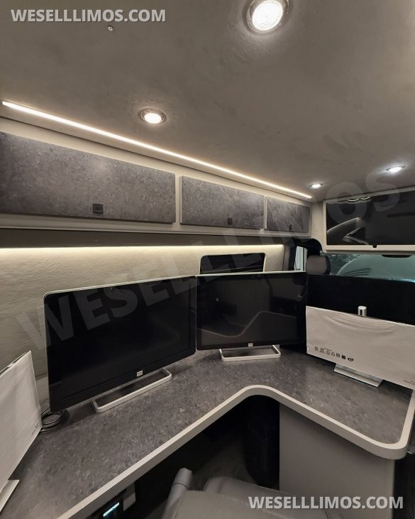 Mercedes-Benz Sprinter  CEO  Mobile Office