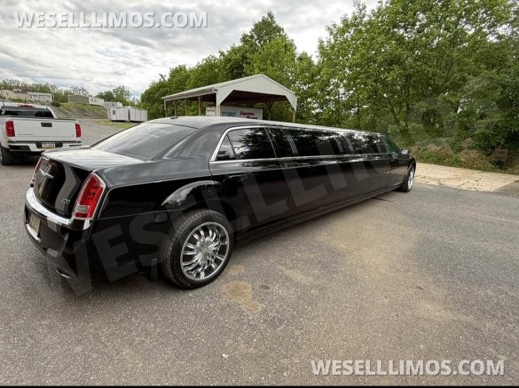 2013 Executive Coach Builders Chrysler 300 Limousine