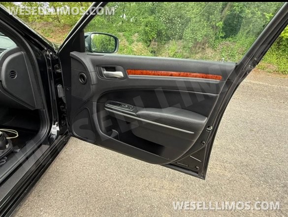 2013 Executive Coach Builders Chrysler 300 Limousine