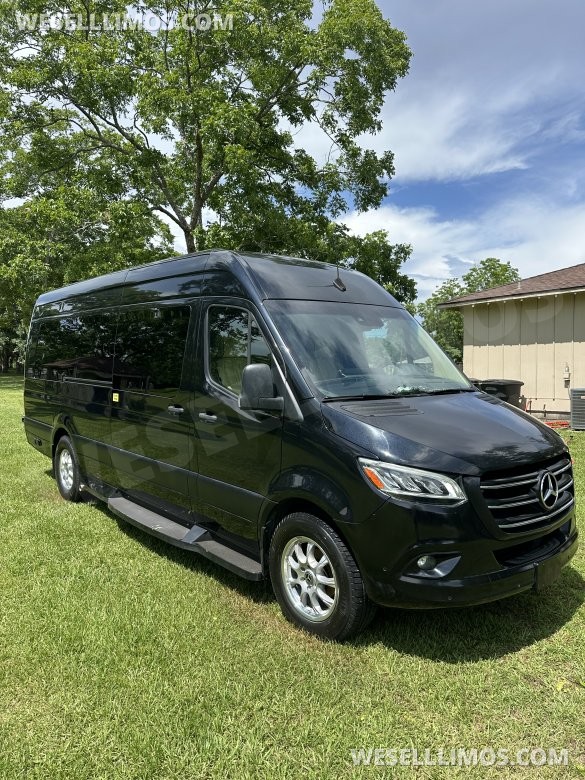 2020 Midwest Automotive Designs Mercedes-Benz Sprinter Day Cruiser 2500