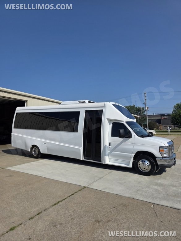 2017 Berkshire Ford E450 Limo Bus - 23 Passenger - New Interior