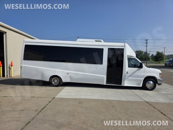 2017 Berkshire Ford E450 Limo Bus - 23 Passenger - New Interior