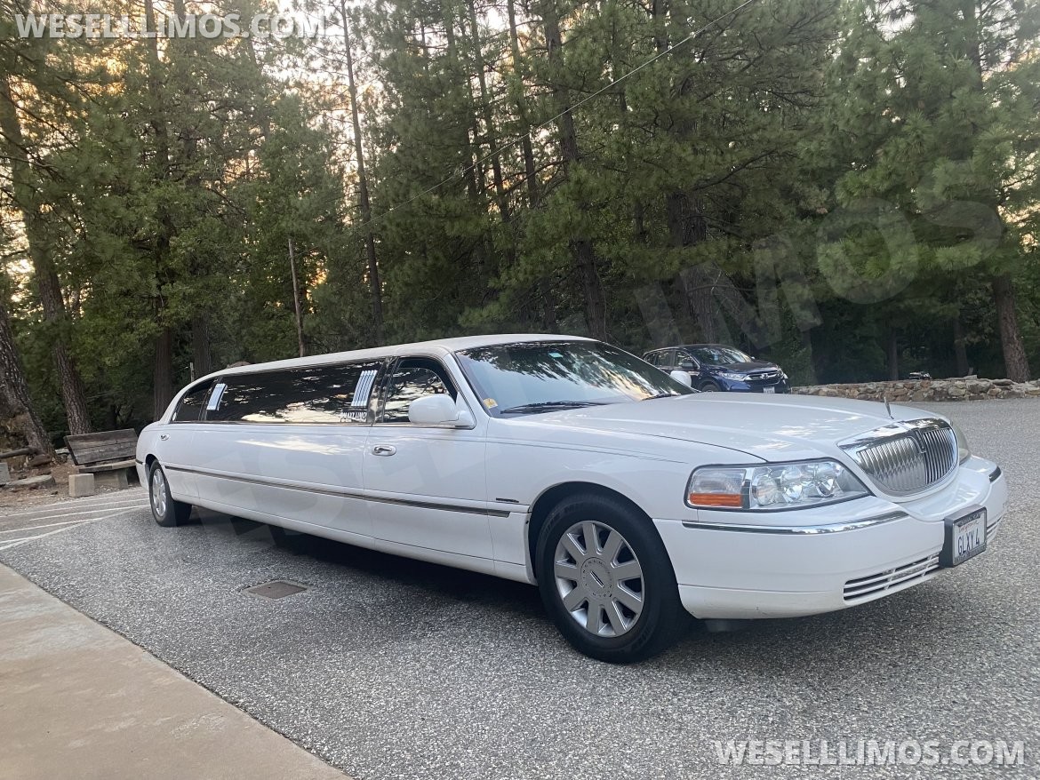 Limousine for sale: 2005 Lincoln Towncar 120" Stretch 120" by Krystal