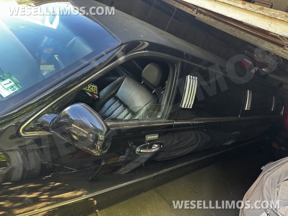 2007 Coach Lincoln Town Car Limousine
