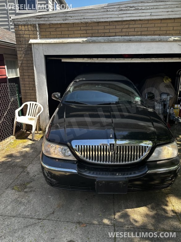 2007 Coach Lincoln Town Car Limousine
