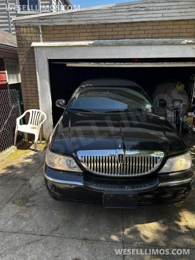 2007 Coach Lincoln Town Car Limousine