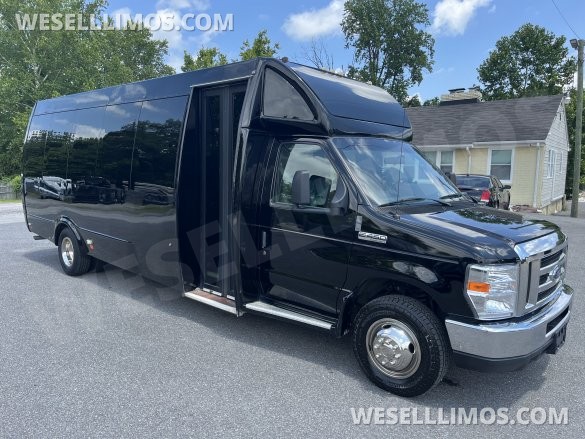 2017 Ford E 450 Executive Shuttle for Sale in Pasadena, MD - Photo 3