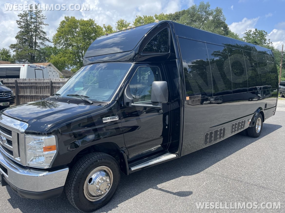 Executive Shuttle for sale: 2017 Ford E 450 by Federal