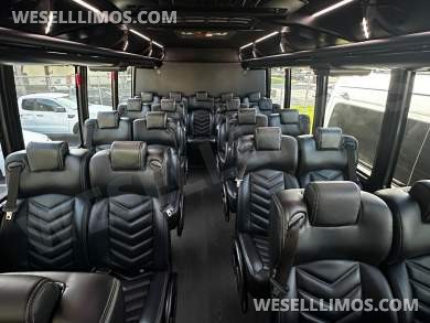 2018 Freightliner M2 GM40 Passenger Bus Executive Shuttle for Sale in CARSON, California, US - Photo 3