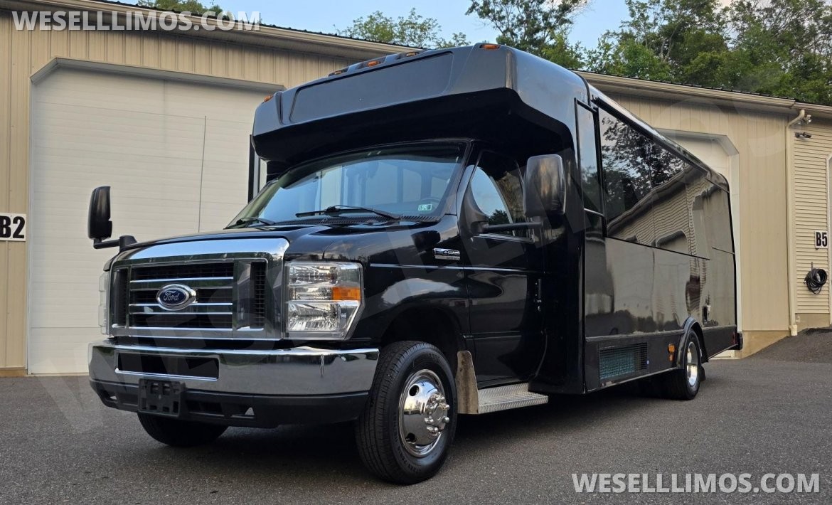 Shuttle Bus for sale: 2015 Ford E-450 289" by Champion