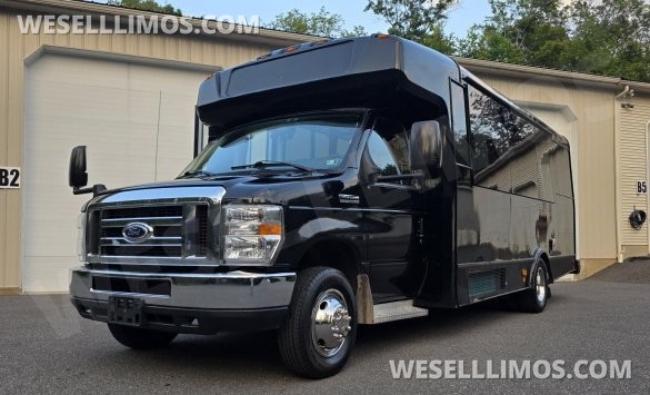 2015 Ford E-450 Shuttle Bus for Sale in Northumberland, PA - Main Photo