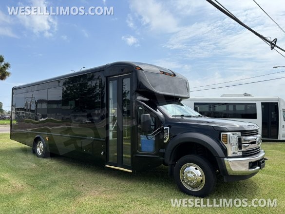 2018 Starcraft / Battisti Ford F550 Limo Bus