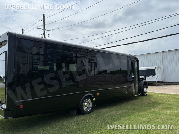 2018 Starcraft / Battisti Ford F550 Limo Bus