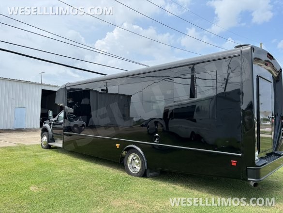 2018 Starcraft / Battisti Ford F550 Limo Bus