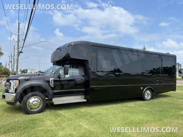 2018 Starcraft / Battisti Ford F550 Limo Bus