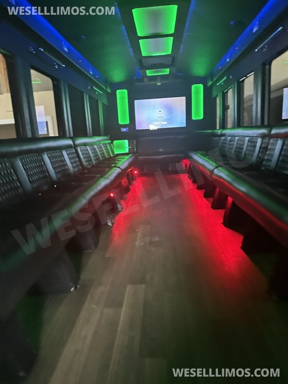 2018 Starcraft / Battisti Ford F550 Limo Bus