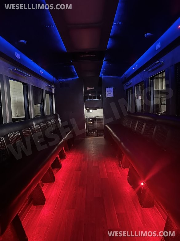 2018 Starcraft / Battisti Ford F550 Limo Bus