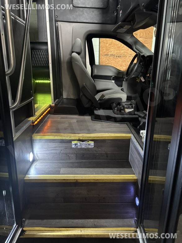2018 Starcraft / Battisti Ford F550 Limo Bus