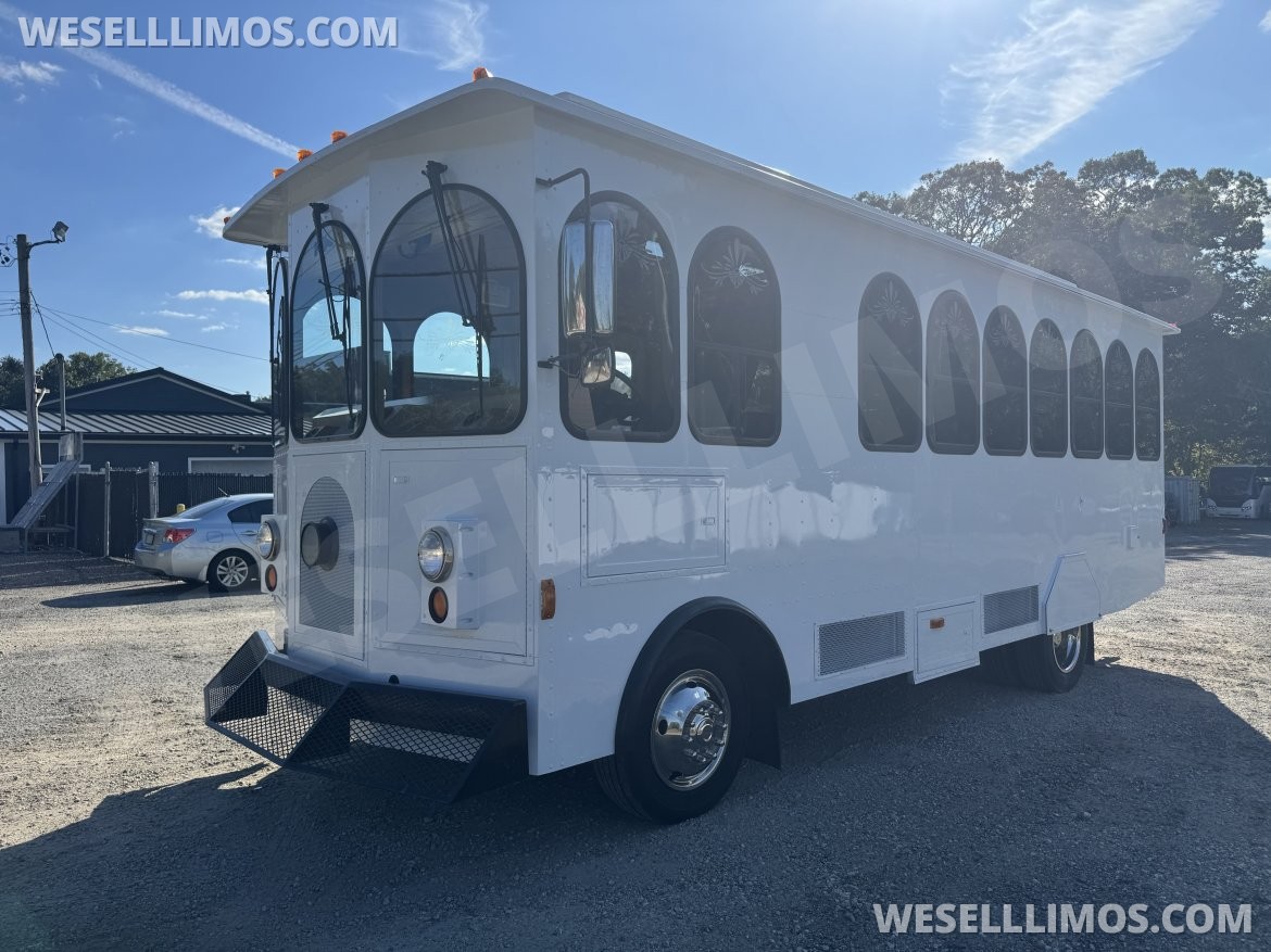 Photo of Trolley for sale: 2006 Ford F53 by Hometown Villager Trolley