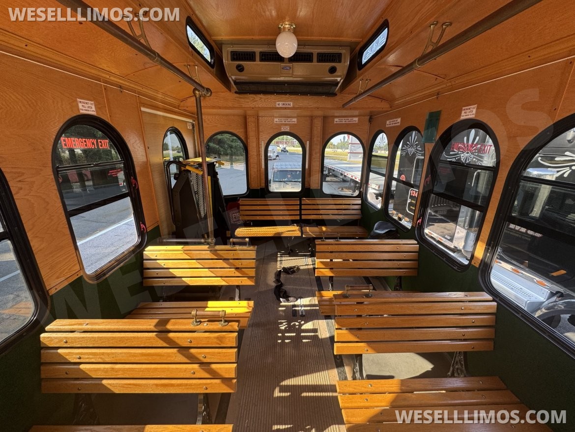 Photo of Trolley for sale: 2006 Ford F53 by Hometown Villager Trolley