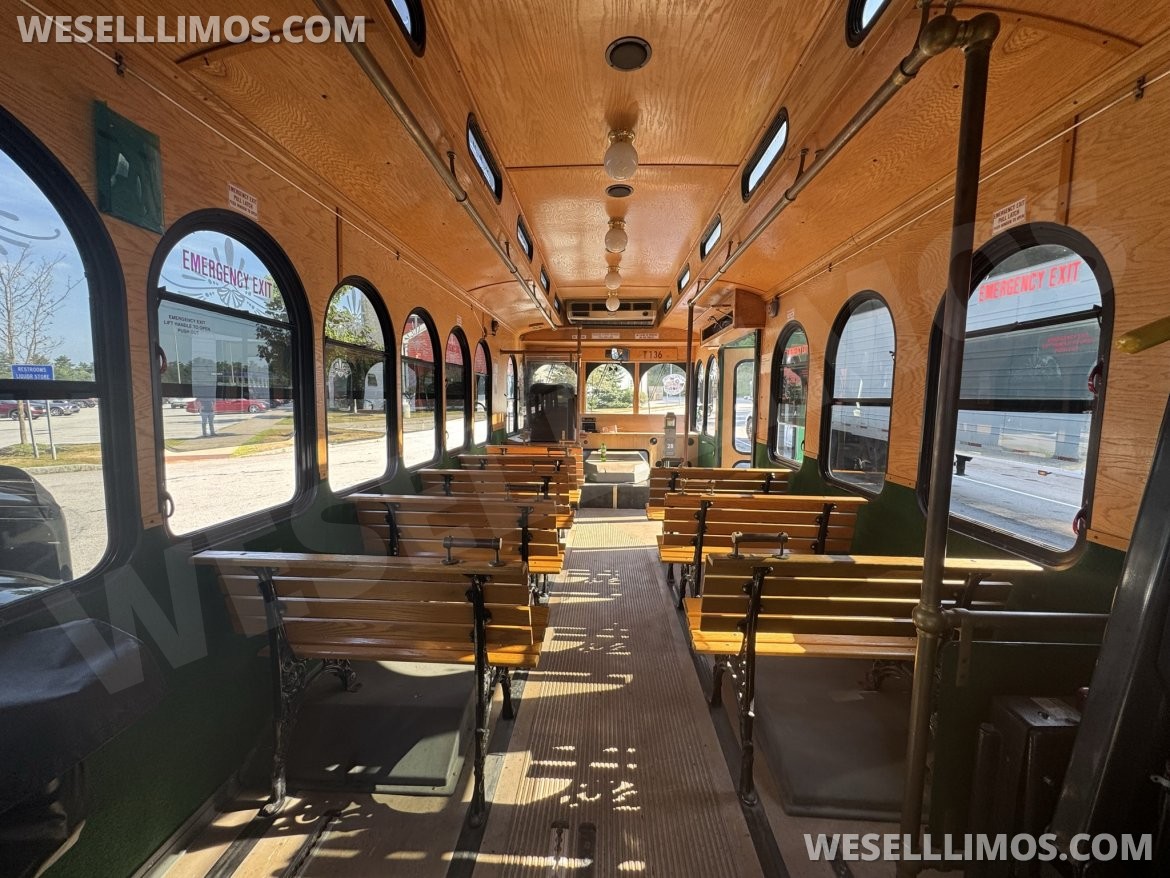 Photo of Trolley for sale: 2006 Ford F53 by Hometown Villager Trolley