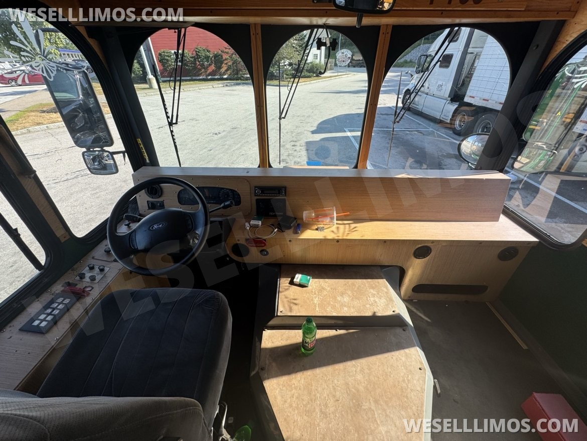 Photo of Trolley for sale: 2006 Ford F53 by Hometown Villager Trolley