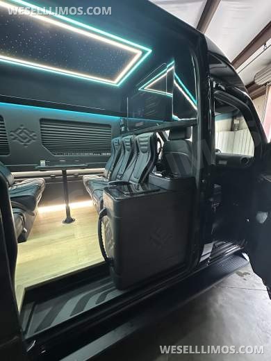 2025  Luxury Shuttle Sprinter - Financing Available For Most Business Owners