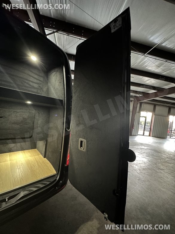 2025  Luxury Shuttle Sprinter - Financing Available For Most Business Owners