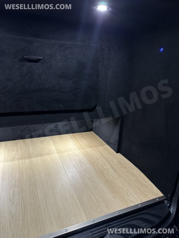 2025  Luxury Shuttle Sprinter - Financing Available For Most Business Owners