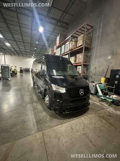 2025  Luxury Shuttle Sprinter - Financing Available For Most Business Owners