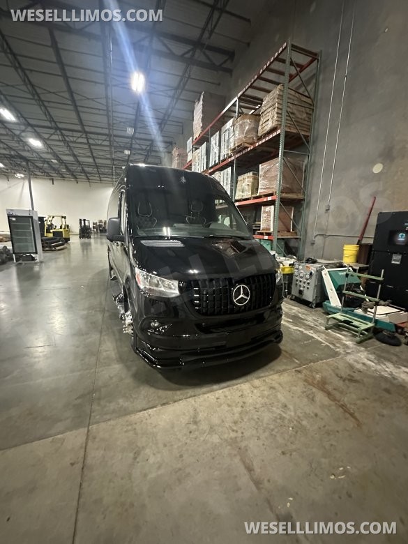 2025  Luxury Shuttle Sprinter - Financing Available For Most Business Owners