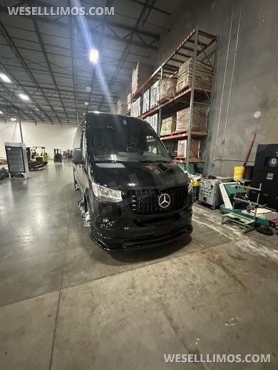 2025  Luxury Shuttle Sprinter - Financing Available For Most Business Owners