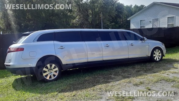 2014 Lincoln MKT Limousine