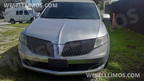2014 Lincoln MKT Limousine
