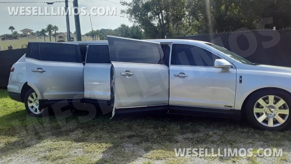 2014 Lincoln MKT Limousine