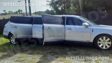2014 Lincoln MKT Limousine