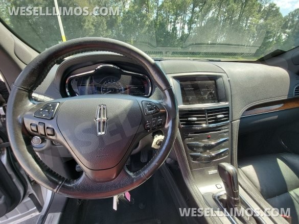 2014 Lincoln MKT Limousine