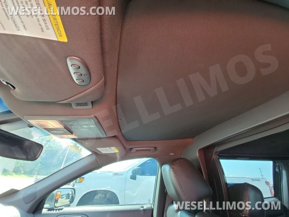 2014 Lincoln MKT Limousine