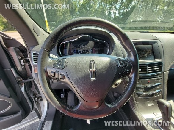 2014 Lincoln MKT Limousine