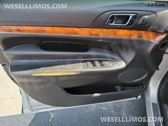 2014 Lincoln MKT Limousine
