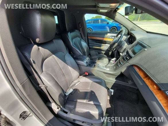 2014 Lincoln MKT Limousine