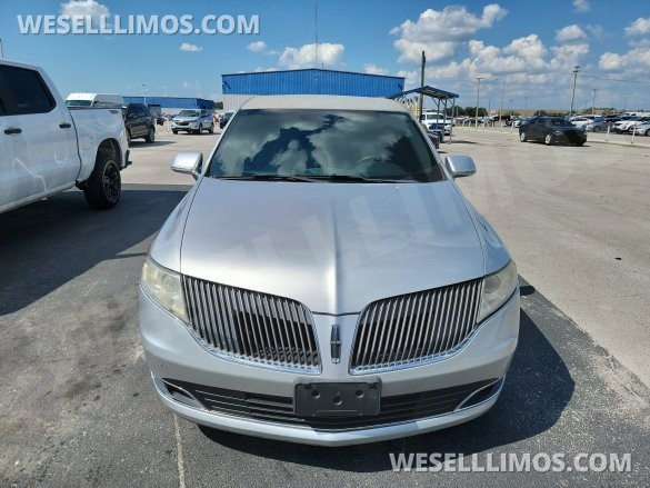 2014 Lincoln MKT Limousine