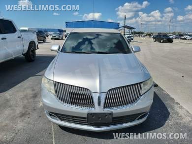 2014 Lincoln MKT Limousine